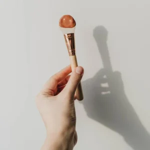 Applicateur pour masque du visage